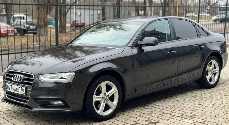 Продам автомобиль audi a4 рестайлинг в кузове b8 1.8л tfsi пробег - 105.000км родной!готов на любые проверки! кузов прекрасном состоянии!за все время эксплуатации по факту один один собственник, ездил дедушка!2 ключа, сервисные книжки двигатель работает идеально, не дымит, не троит, турбина дует отлично! коробка переключает идеально, без пинков и задержек! ходовая часть как у нового авто! вложений не требует от слова совсем!! резина зима новая (шипованная) на заводских дисках! комплектация, есть все для комфортной езды! электрика работает в штатном режиме, все мелочи. салон в отличном состоянии. по документам полный порядок, учет рф переоформление без проблем или дк на все другие ваши вопросы отвечу по телефону. номер:+79490763198 номер:+79498228009 цена:1.400.000 (торг реальному покупателю) г. макеевка - фотография - 1