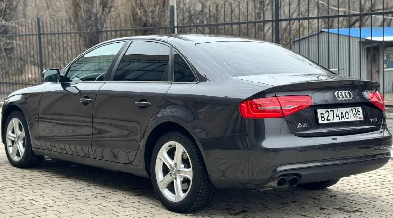 Продам автомобиль audi a4 рестайлинг в кузове b8 1.8л tfsi пробег - 105.000км родной!готов на любые проверки! кузов прекрасном состоянии!за все время эксплуатации по факту один один собственник, ездил дедушка!2 ключа, сервисные книжки двигатель работает идеально, не дымит, не троит, турбина дует отлично! коробка переключает идеально, без пинков и задержек! ходовая часть как у нового авто! вложений не требует от слова совсем!! резина зима новая (шипованная) на заводских дисках! комплектация, есть все для комфортной езды! электрика работает в штатном режиме, все мелочи. салон в отличном состоянии. по документам полный порядок, учет рф переоформление без проблем или дк на все другие ваши вопросы отвечу по телефону. номер:+79490763198 номер:+79498228009 цена:1.400.000 (торг реальному покупателю) г. макеевка - фотография - 3