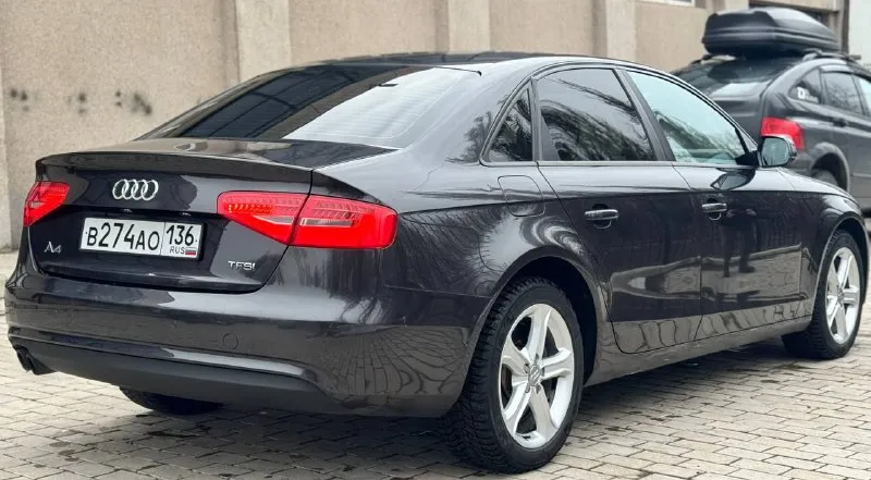 Продам автомобиль audi a4 рестайлинг в кузове b8 1.8л tfsi пробег - 105.000км родной!готов на любые проверки! кузов прекрасном состоянии!за все время эксплуатации по факту один один собственник, ездил дедушка!2 ключа, сервисные книжки двигатель работает идеально, не дымит, не троит, турбина дует отлично! коробка переключает идеально, без пинков и задержек! ходовая часть как у нового авто! вложений не требует от слова совсем!! резина зима новая (шипованная) на заводских дисках! комплектация, есть все для комфортной езды! электрика работает в штатном режиме, все мелочи. салон в отличном состоянии. по документам полный порядок, учет рф переоформление без проблем или дк на все другие ваши вопросы отвечу по телефону. номер:+79490763198 номер:+79498228009 цена:1.400.000 (торг реальному покупателю) г. макеевка - фотография - 4