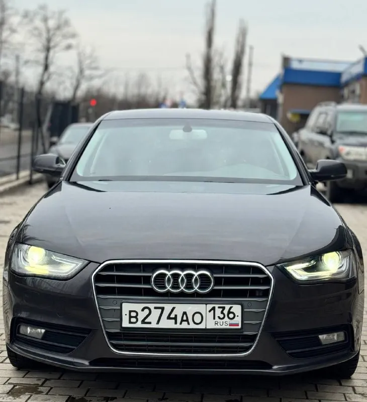 Продам автомобиль audi a4 рестайлинг в кузове b8 1.8л tfsi пробег - 105.000км родной!готов на любые проверки! кузов прекрасном состоянии!за все время эксплуатации по факту один один собственник, ездил дедушка!2 ключа, сервисные книжки двигатель работает идеально, не дымит, не троит, турбина дует отлично! коробка переключает идеально, без пинков и задержек! ходовая часть как у нового авто! вложений не требует от слова совсем!! резина зима новая (шипованная) на заводских дисках! комплектация, есть все для комфортной езды! электрика работает в штатном режиме, все мелочи. салон в отличном состоянии. по документам полный порядок, учет рф переоформление без проблем или дк на все другие ваши вопросы отвечу по телефону. номер:+79490763198 номер:+79498228009 цена:1.400.000 (торг реальному покупателю) г. макеевка - фотография - 5