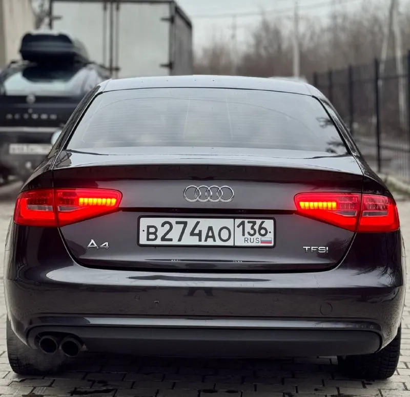 Продам автомобиль audi a4 рестайлинг в кузове b8 1.8л tfsi пробег - 105.000км родной!готов на любые проверки! кузов прекрасном состоянии!за все время эксплуатации по факту один один собственник, ездил дедушка!2 ключа, сервисные книжки двигатель работает идеально, не дымит, не троит, турбина дует отлично! коробка переключает идеально, без пинков и задержек! ходовая часть как у нового авто! вложений не требует от слова совсем!! резина зима новая (шипованная) на заводских дисках! комплектация, есть все для комфортной езды! электрика работает в штатном режиме, все мелочи. салон в отличном состоянии. по документам полный порядок, учет рф переоформление без проблем или дк на все другие ваши вопросы отвечу по телефону. номер:+79490763198 номер:+79498228009 цена:1.400.000 (торг реальному покупателю) г. макеевка - фотография - 6