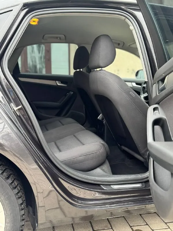 Продам автомобиль audi a4 рестайлинг в кузове b8 1.8л tfsi пробег - 105.000км родной!готов на любые проверки! кузов прекрасном состоянии!за все время эксплуатации по факту один один собственник, ездил дедушка!2 ключа, сервисные книжки двигатель работает идеально, не дымит, не троит, турбина дует отлично! коробка переключает идеально, без пинков и задержек! ходовая часть как у нового авто! вложений не требует от слова совсем!! резина зима новая (шипованная) на заводских дисках! комплектация, есть все для комфортной езды! электрика работает в штатном режиме, все мелочи. салон в отличном состоянии. по документам полный порядок, учет рф переоформление без проблем или дк на все другие ваши вопросы отвечу по телефону. номер:+79490763198 номер:+79498228009 цена:1.400.000 (торг реальному покупателю) г. макеевка - фотография - 9