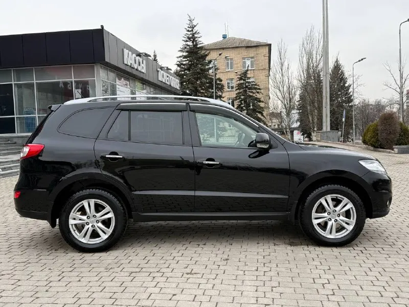 Продам hyundai santa fe 2.4 бензин год выпуска 2011 состояние идеальное. без вмятин царапин и рыжиков сервисные книги. кнопка star - stop без ключевой доступ вложений не требует! любое оформление! салон не затертый не порваный резина хорошая зимняя 2 комплект летней резины отдам с машиной авто полностью обслужена до мелочей работает ровно. коробка переключает идеально климат контроль работает все жидкости заменены! стекла все родные каждая кнопка работает) цена 1.265₽ +7-949-794-46-27 остольные вопросы по телефону звоните в любое время. 📲 tg: евгений 📞 звоните: +7(949)7944627 - фотография - 3