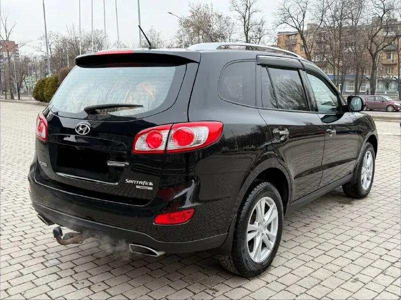 Продам hyundai santa fe 2.4 бензин год выпуска 2011 состояние идеальное. без вмятин царапин и рыжиков сервисные книги. кнопка star - stop без ключевой доступ вложений не требует! любое оформление! салон не затертый не порваный резина хорошая зимняя 2 комплект летней резины отдам с машиной авто полностью обслужена до мелочей работает ровно. коробка переключает идеально климат контроль работает все жидкости заменены! стекла все родные каждая кнопка работает) цена 1.265₽ +7-949-794-46-27 остольные вопросы по телефону звоните в любое время. 📲 tg: евгений 📞 звоните: +7(949)7944627 - фотография - 6