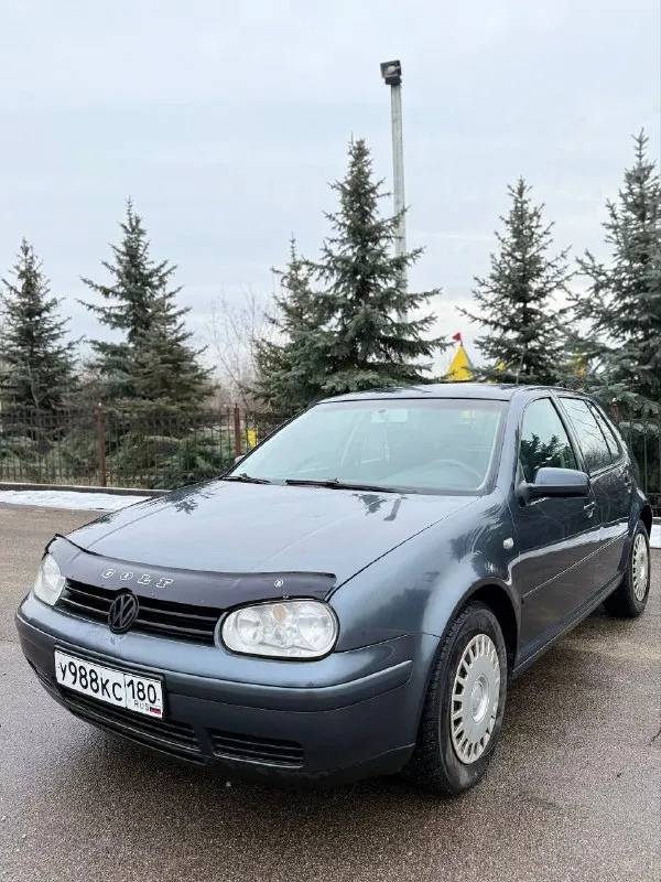 Продам volkswagen golf 4 2003 года выпуска. двигатель: 1.6 бензин. коробка: механика. пробег: 260.667 (родной) автомобиль в хорошем состоянии по кузову и по технической части. привозился сюда с германии в 2020 году, с тех пор один собственник. двигатель 1.6 атмосферник, не путать с 1.4. тянет как положено, расхода масла, дыма нету. масло 5/40, замена каждые 5-7 тысяч. новая подушка, новый грм, помпа, термостат. масло только поменяно. по коробке без нареканий, хрустов вылетов нету. ходовка так же перебиралась по весне прошлого года. технически авто полностью без вложений. ошибок на приборке нету. стекла все родные включая лобовое, без трещин и сколов. низа дверей, арки, пороги, дно без ржавчины!!! по комплектации, климат, 4 стеклоподъемника, abs, esp, гидроусилитель руля, подогрев заднего стекла, фары с туманками внутри. юбилейная приборка. по салону тоже все целое, перешитый потолок не так давно. переоформление без проблем, уже стоит на 180-м регионе. цена 515.000 торг осмотр макеевка. +79490943554 - фотография - 1