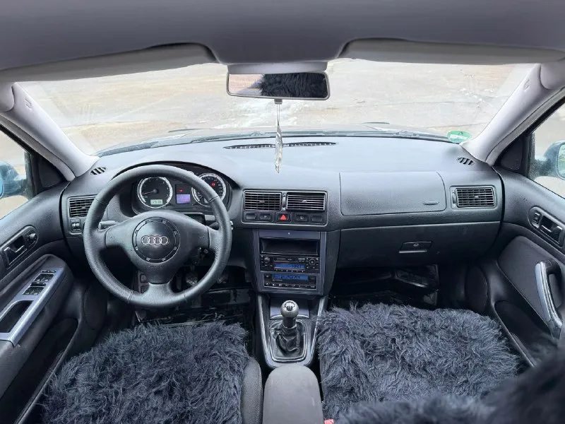 Продам volkswagen golf 4 2003 года выпуска. двигатель: 1.6 бензин. коробка: механика. пробег: 260.667 (родной) автомобиль в хорошем состоянии по кузову и по технической части. привозился сюда с германии в 2020 году, с тех пор один собственник. двигатель 1.6 атмосферник, не путать с 1.4. тянет как положено, расхода масла, дыма нету. масло 5/40, замена каждые 5-7 тысяч. новая подушка, новый грм, помпа, термостат. масло только поменяно. по коробке без нареканий, хрустов вылетов нету. ходовка так же перебиралась по весне прошлого года. технически авто полностью без вложений. ошибок на приборке нету. стекла все родные включая лобовое, без трещин и сколов. низа дверей, арки, пороги, дно без ржавчины!!! по комплектации, климат, 4 стеклоподъемника, abs, esp, гидроусилитель руля, подогрев заднего стекла, фары с туманками внутри. юбилейная приборка. по салону тоже все целое, перешитый потолок не так давно. переоформление без проблем, уже стоит на 180-м регионе. цена 515.000 торг осмотр макеевка. +79490943554 - фотография - 7