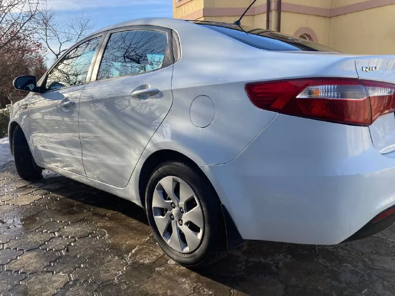 Продам кио рио 2013 года 1 владелец 136000 км родной пробег классический автомат автотека зеленая по запросу предоставлю кузов в родной краске оптика родная стекла включая лобовое завод цена 865000+79494113623 - фотография - 2