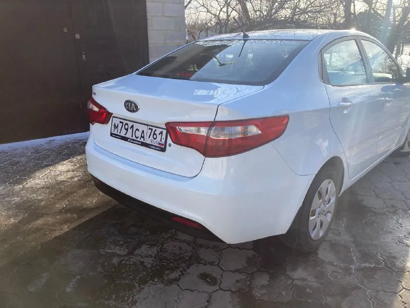 Продам кио рио 2013 года 1 владелец 136000 км родной пробег классический автомат автотека зеленая по запросу предоставлю кузов в родной краске оптика родная стекла включая лобовое завод цена 865000+79494113623 - фотография - 4