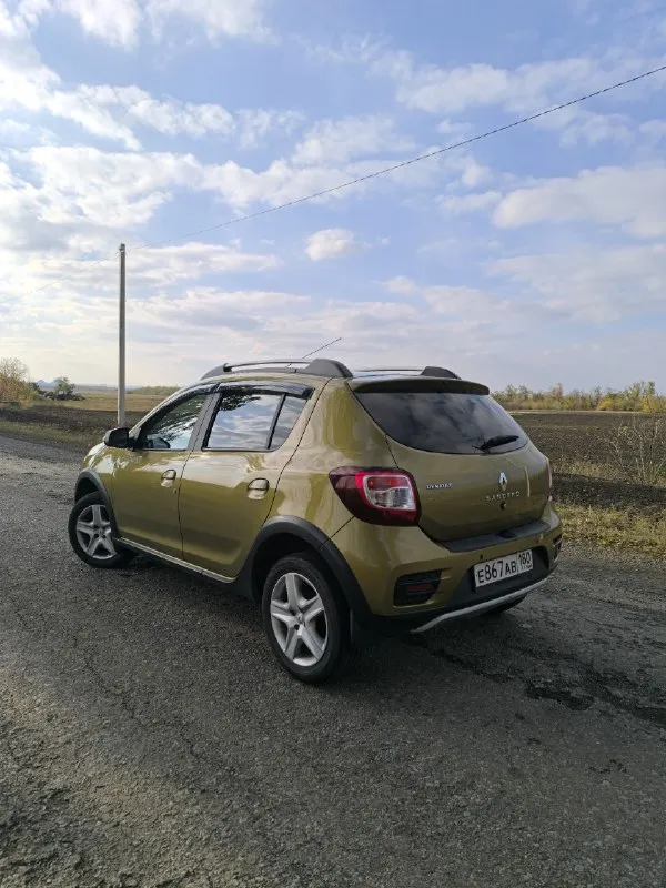 Продам авто renault sandero stepway 2. 2017 год на автомате 1.6 бензин пробег 156000 км 2 владельца ничего не снималось, не крутилось. по состоянию на отлично, мотор и коробка обслужены. 2 ключа. новая зимняя резина. по комплектации: автозапуск, подогрев сидений, зеркал, ловобое, заднее стекло. климат-контроль. круиз-контроль. парктроники зад. можно выставить ограничение скорости. большая мультимедиа с навигацией, bluetooth, aux, usb, radio. туманки. мультируль. полный электропакет. максимальная комплектация данной модели. цена:1.000.000 торг +79493700194 📞 звоните: +7(949)3700194 - фотография - 4