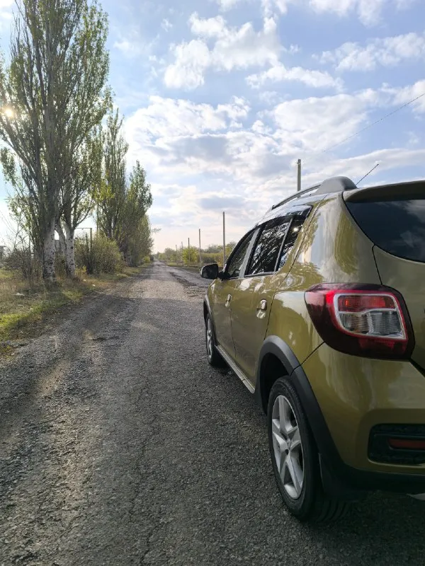 Продам авто renault sandero stepway 2. 2017 год на автомате 1.6 бензин пробег 156000 км 2 владельца ничего не снималось, не крутилось. по состоянию на отлично, мотор и коробка обслужены. 2 ключа. новая зимняя резина. по комплектации: автозапуск, подогрев сидений, зеркал, ловобое, заднее стекло. климат-контроль. круиз-контроль. парктроники зад. можно выставить ограничение скорости. большая мультимедиа с навигацией, bluetooth, aux, usb, radio. туманки. мультируль. полный электропакет. максимальная комплектация данной модели. цена:1.000.000 торг +79493700194 📞 звоните: +7(949)3700194 - фотография - 6