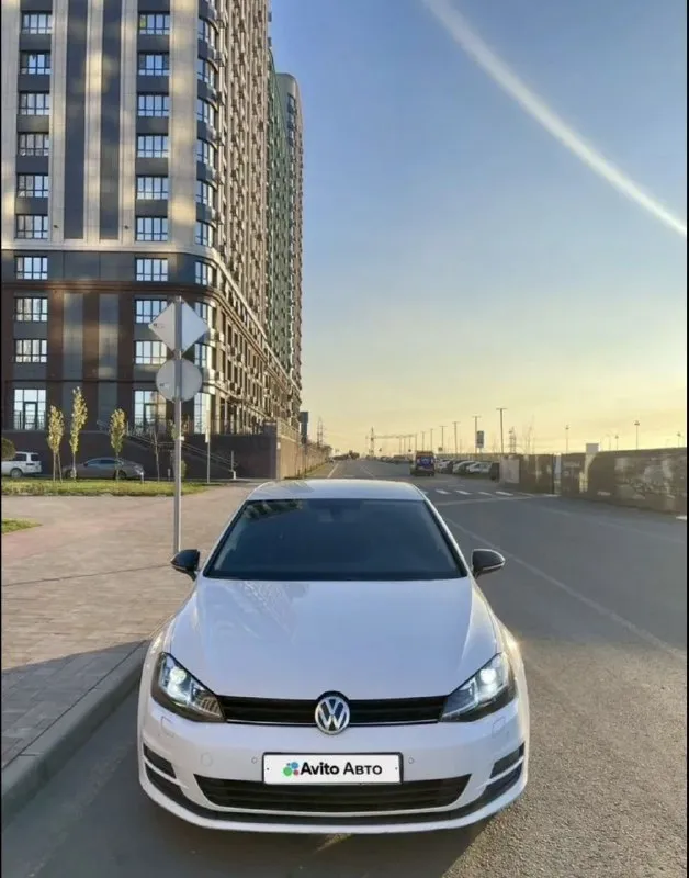 В продаже volkswagen golf 7 tsi 2014 79597021496 тг цена 1.4 млн 🍋 +79597021496 1.2 tsi мотор 110 л по факту больше 140-150 stage 1 3 владельца родной пробег 240 тыс сборка германия система start-stop система autohold парктроники по кругу омыватель фар датчик дождя электрический ручник двухзонный климат-контроль колеса r18 свежая резина. потолок "алькантара" удалён катализатор, установлен пламегаситель, машина прошита. расход по городу с всегда включенным климат-контролем не больше 8л, по трассе 6л. по технической части никаких нареканий свежая резина зима на r18 дисках управляемый выхлоп все стекла кроме лобового оригинал. сухой, без следов запотеваний и течей, подкапотное пространство в отличном состоянии. рулевое управление без люфтов, машина едет плавно. стоит контрактная турбина от 140 сильного golf коробка в отличном состоянии, обслуженная(недавно заменили сцепление и обслужили полностью коробку ходовая в хоро 📲 tg: алекс 📞 звоните: +7(959)7021496 - фотография - 1