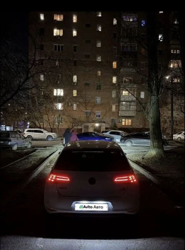 В продаже volkswagen golf 7 tsi 2014 79597021496 тг цена 1.4 млн 🍋 +79597021496 1.2 tsi мотор 110 л по факту больше 140-150 stage 1 3 владельца родной пробег 240 тыс сборка германия система start-stop система autohold парктроники по кругу омыватель фар датчик дождя электрический ручник двухзонный климат-контроль колеса r18 свежая резина. потолок "алькантара" удалён катализатор, установлен пламегаситель, машина прошита. расход по городу с всегда включенным климат-контролем не больше 8л, по трассе 6л. по технической части никаких нареканий свежая резина зима на r18 дисках управляемый выхлоп все стекла кроме лобового оригинал. сухой, без следов запотеваний и течей, подкапотное пространство в отличном состоянии. рулевое управление без люфтов, машина едет плавно. стоит контрактная турбина от 140 сильного golf коробка в отличном состоянии, обслуженная(недавно заменили сцепление и обслужили полностью коробку ходовая в хоро 📲 tg: алекс 📞 звоните: +7(959)7021496 - фотография - 10