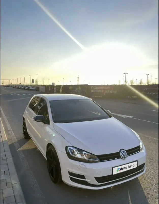 В продаже volkswagen golf 7 tsi 2014 79597021496 тг цена 1.4 млн 🍋 +79597021496 1.2 tsi мотор 110 л по факту больше 140-150 stage 1 3 владельца родной пробег 240 тыс сборка германия система start-stop система autohold парктроники по кругу омыватель фар датчик дождя электрический ручник двухзонный климат-контроль колеса r18 свежая резина. потолок "алькантара" удалён катализатор, установлен пламегаситель, машина прошита. расход по городу с всегда включенным климат-контролем не больше 8л, по трассе 6л. по технической части никаких нареканий свежая резина зима на r18 дисках управляемый выхлоп все стекла кроме лобового оригинал. сухой, без следов запотеваний и течей, подкапотное пространство в отличном состоянии. рулевое управление без люфтов, машина едет плавно. стоит контрактная турбина от 140 сильного golf коробка в отличном состоянии, обслуженная(недавно заменили сцепление и обслужили полностью коробку ходовая в хоро 📲 tg: алекс 📞 звоните: +7(959)7021496 - фотография - 2