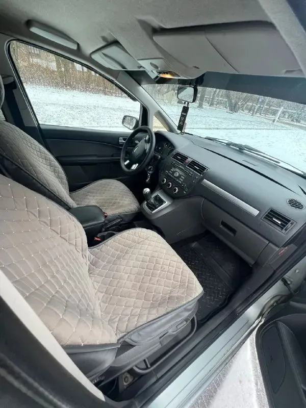 Здравствуйте 🤝 продам ford с max 2004. мотор 1.8 на механике. пробег 307000 тыс была произведена замена мотора на контрактный. тянет будь здоров 💪масло не расходует. по технике всё работает крутит светит поворачивает. стеклоподъемники, печка жарит, ручник держит. центральный замок. едет очень резво и удобно. мо кузову имеються моменты, на езду не влияют. огромный багажник. работяга на каждый день👍 с ровными документами. цена вопроса 380000₽ торг присутствует с хорошим человеком🤝 территориально донецк/абакумова. всем удачных покупок и продаж✌ тел +79494851572 📞 звоните: +7(949)4851572 - фотография - 4