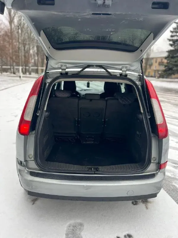 Здравствуйте 🤝 продам ford с max 2004. мотор 1.8 на механике. пробег 307000 тыс была произведена замена мотора на контрактный. тянет будь здоров 💪масло не расходует. по технике всё работает крутит светит поворачивает. стеклоподъемники, печка жарит, ручник держит. центральный замок. едет очень резво и удобно. мо кузову имеються моменты, на езду не влияют. огромный багажник. работяга на каждый день👍 с ровными документами. цена вопроса 380000₽ торг присутствует с хорошим человеком🤝 территориально донецк/абакумова. всем удачных покупок и продаж✌ тел +79494851572 📞 звоните: +7(949)4851572 - фотография - 7