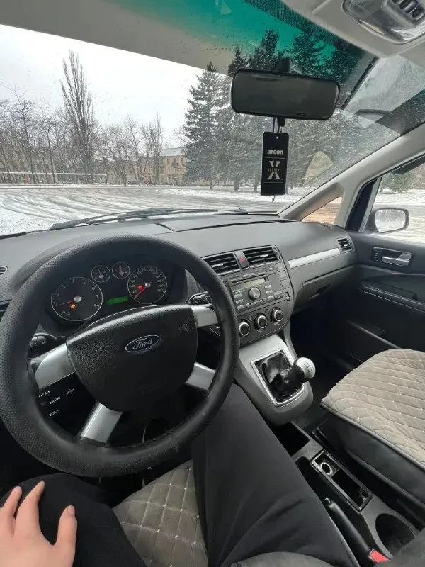Здравствуйте 🤝 продам ford с max 2004. мотор 1.8 на механике. пробег 307000 тыс была произведена замена мотора на контрактный. тянет будь здоров 💪масло не расходует. по технике всё работает крутит светит поворачивает. стеклоподъемники, печка жарит, ручник держит. центральный замок. едет очень резво и удобно. мо кузову имеються моменты, на езду не влияют. огромный багажник. работяга на каждый день👍 с ровными документами. цена вопроса 380000₽ торг присутствует с хорошим человеком🤝 территориально донецк/абакумова. всем удачных покупок и продаж✌ тел +79494851572 📞 звоните: +7(949)4851572 - фотография - 8