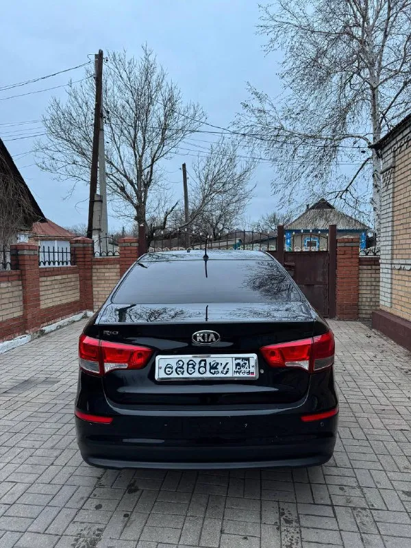 Kia rio iii рестайлинг 2015 года
Родной пробег 194 тысячи км, подтвержден автотекой
Двигатель 1.4 бензин, автоматическая коробка передач, всё работает отлично
Подвеска в отличном состоянии, без посторонних шумов
Масло менялось каждые 7-8 тысяч
Машина не требует никаких вложений, полностью обслужена, сел и поехал
Кондиционер, печка, подогревы сидений и руля, магнитола - всё работает без нареканий
Дополнительно установлены задние парктроники, камера заднего вида и андроид планшет, сигнализация старлайн
Салон в чехлах большую часть времени, сиденья в отличном состоянии
У авто абсолютно зеленая история автотеки, в такси никогда не работала, и не использовалась в коммерческих целях
Машина на хорошей зимней резине
Стс, птс оригинал на руках, всего 2 владельца, юридически чистая, без штрафов, буду присутствовать в мрэо
Дополнительные фото пришлю по запросу, пишите
Цена - 990 тысяч рублей, торг уместен при осмотре
Пролетарский район, моспино
Звоните +7949802041
📲 Tg: @maks_dons
📞 Звоните: +7(949)8020416 - фотография - 5