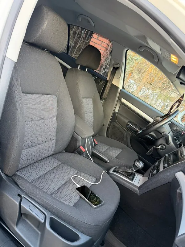 Продам skoda octavia a5 2011 года двигатель 1.8t работает идеально, родной пробег 224 тыс км, авто никогда не было в такси и т. д, хорошая автотека (скину по запросу) коробка автомат 7ми ступенчатый dsg, обслужена и работает как с завода, ходовая перебрана, резина зима практически новая, акб новый, хорошая комплектация: полный эл. стекло пакет, 2х зонный климат контроль, датчик света и дождя, круиз контроль, подогревы сидений, заводские задние парктроники, туманки, заводские линзы в фарах, кузов для своих лет в очень достойном состоянии, ни одна деталь не крутилась, не снималась и не билась, есть окрасы (убирали ваговские болячки) цена 710 000 рублей смотреть в макеевке +79495570537 либо +79920409993 теле2 📞 🇷🇺 звоните: +79495570537 - фотография - 10