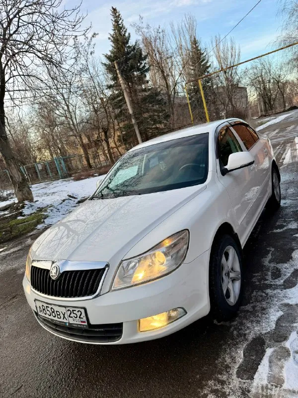 Продам skoda octavia a5 2011 года двигатель 1.8t работает идеально, родной пробег 224 тыс км, авто никогда не было в такси и т. д, хорошая автотека (скину по запросу) коробка автомат 7ми ступенчатый dsg, обслужена и работает как с завода, ходовая перебрана, резина зима практически новая, акб новый, хорошая комплектация: полный эл. стекло пакет, 2х зонный климат контроль, датчик света и дождя, круиз контроль, подогревы сидений, заводские задние парктроники, туманки, заводские линзы в фарах, кузов для своих лет в очень достойном состоянии, ни одна деталь не крутилась, не снималась и не билась, есть окрасы (убирали ваговские болячки) цена 710 000 рублей смотреть в макеевке +79495570537 либо +79920409993 теле2 📞 🇷🇺 звоните: +79495570537 - фотография - 2