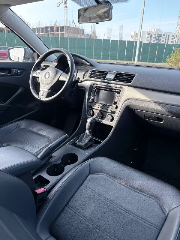 Volkswagen passat b7 я - один хозяин. пригнан мной в декабре 2017 с пробегом 26000. сейчас пробег 187000. 1.8 tsi gen3 коробка 6ти ступенчатый гидротрансформатор aisin би-лед ближний, дальний без ключевой доступ старт стоп датчик света, дождя передняя часть и зоны риска в бронепленке летняя резина - michelin зимняя резина - continental очень хорошее состояние автомобиля цена: 1490000₽ г. анапа +79284204840 📞 звоните: +7(928)4204840 - фотография - 8