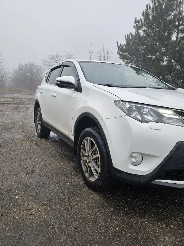 Toyota rav-4 эксплуатация с 2013 года двигатель 2.0 бензин, полный привод 4 wd коробка автомат пробег родной 283000тыс. км автомобиль в достойном состоянии, кузов без дтп и окрасов ! двигатель, коробка, ходовая на 5+, вложения не требует от слова совсем ! с документами полный порядок любой вид оформления ! цена 1.600 звоните остальное по +79497083576 авто в мариуполе 📲 tg: жека 📞 звоните: +7(949)7083576 - фотография - 4