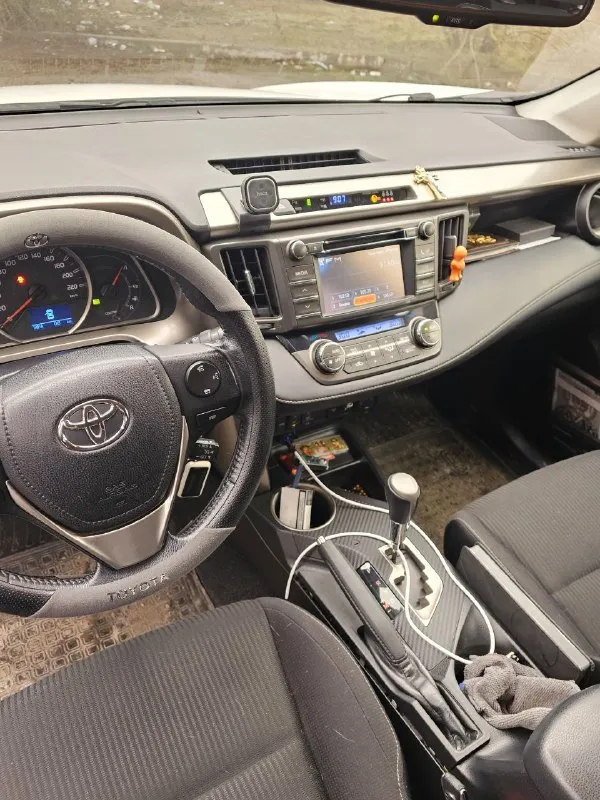 Toyota rav-4 эксплуатация с 2013 года двигатель 2.0 бензин, полный привод 4 wd коробка автомат пробег родной 283000тыс. км автомобиль в достойном состоянии, кузов без дтп и окрасов ! двигатель, коробка, ходовая на 5+, вложения не требует от слова совсем ! с документами полный порядок любой вид оформления ! цена 1.600 звоните остальное по +79497083576 авто в мариуполе 📲 tg: жека 📞 звоните: +7(949)7083576 - фотография - 7