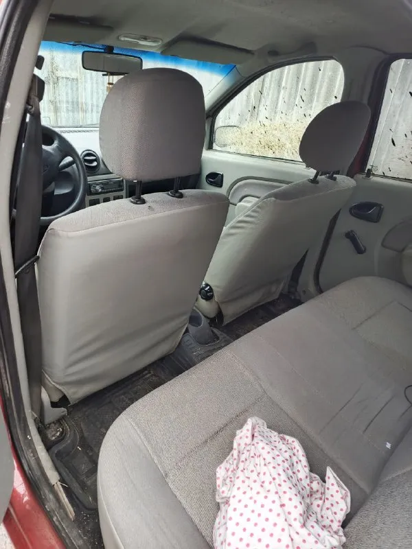 Продам рабочую лошадку рено дача расход 5 литров, 2007 год турбодизель 1.5. не гнилой не ржавый, кузов оцинкован. мотор капиталился 120 к назад. заменены шаровые, тяги, наконечники опоры стоек, ходовая не стучит. в комплекте хорошая летняя 15резина на дисках и новые чехлы. донецк. цена 320к торг небольшой на мелкие недочеты. тел. +79494895357 - фотография - 5