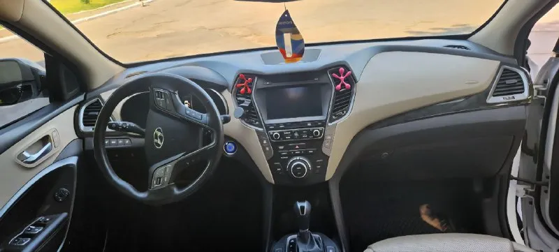 - hyundai санта фе 2016г. ... 2.0 sport awd - пробег 101т. км - кожаный салон - панорамная крыша - музыка infiniti. ..сабвуфер - раздельный климат контроль - подогревы всех сидений - вентиляция передних сидений - камеры 360° - 2 комплекта резины(лето-зима r19) - 2.350млн. разумный торг приветствуется осмотр г. снежное тел. +79493606547 📲 tg: nick 📞 звоните: +7(949)3606547 - фотография - 3