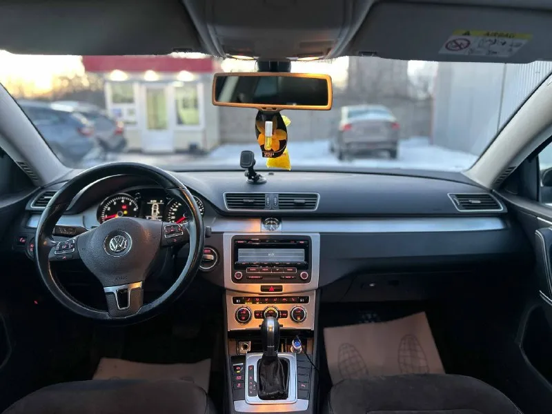 Автор: volkswagen passat b7 год 2014 объём 1.8 tsi пробег 230.000 родной коробка ат 2 собственника. вся в родном окрасе, все остекление заводское. комплектация: полный стеклопакет, электро зеркала/подогревы/складывание зеркал, салон кожа/алькантара, датчик света/датчик дождя, передняя задняя туманка, полный мульти руль, круиз контроль, хорошая музыка, двух зонный климат контроль, подогревы передних сидений, подогрев заднего стекла, электро ручник/auto hold, парктроники перед/зад. полностью обслужена! ✅цена1.300.000✅ ✅возможен торг✅ ✅номер +79494657586.. !!!наш телеграм канал [ бесплатное размещение за репост!!! правила сообщества [ мы в мах [ [ 📞 звоните: +7(949)4657586 - фотография - 5