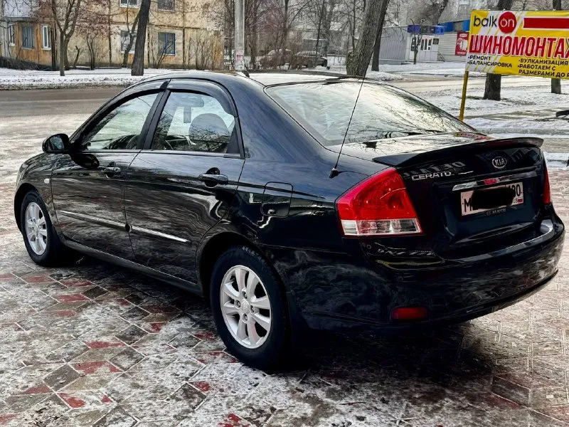 Продам kia cerato 2007 года машина покупаласи при украине родной пробег 203 000 км авто в отличном состоянии вложение абсолютно никакой не требует объем двигателя 1.6 коробка механика пяти ступка комплектация климат контроль четыре стеклоподъемники подогрев переднего заднего стекла ксенон фары новая зимняя резина mp3 магнитофон сервис книжка цена 650000 руб. телефон +7 949 50 999 58 - фотография - 5