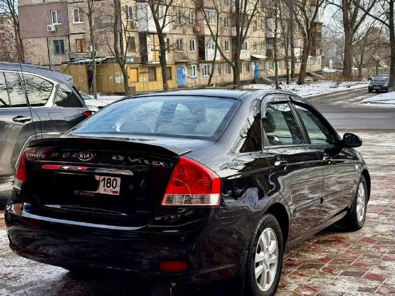 Продам kia cerato 2007 года машина покупаласи при украине родной пробег 203 000 км авто в отличном состоянии вложение абсолютно никакой не требует объем двигателя 1.6 коробка механика пяти ступка комплектация климат контроль четыре стеклоподъемники подогрев переднего заднего стекла ксенон фары новая зимняя резина mp3 магнитофон сервис книжка цена 650000 руб. телефон +7 949 50 999 58 - фотография - 6