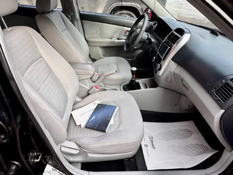 Продам kia cerato 2007 года машина покупаласи при украине родной пробег 203 000 км авто в отличном состоянии вложение абсолютно никакой не требует объем двигателя 1.6 коробка механика пяти ступка комплектация климат контроль четыре стеклоподъемники подогрев переднего заднего стекла ксенон фары новая зимняя резина mp3 магнитофон сервис книжка цена 650000 руб. телефон +7 949 50 999 58 - фотография - 9