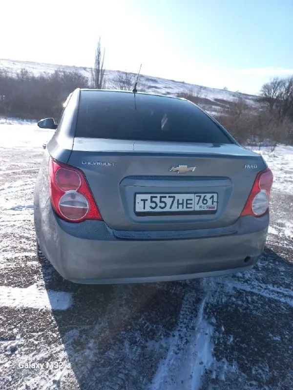 Chevrolet aveo т300 2013 года, мотор 1.6, коробка механика, передний привод, пробег 115 000 км, автомобиль в хорошем состоянии цена 650 000 р звонить по номеру: +7(949) 431-92-46 или +7 (904) 342-33-98 дмитрий 📞 звоните: +7(949)4319246 - фотография - 4