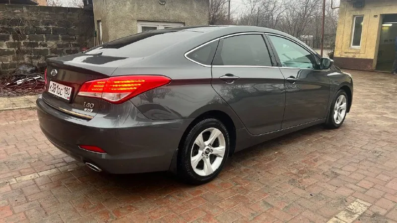 Hyundai i40 2013 год 2,0 бензин автомат пробег 220 тыс км обслужена не битая! климат подогревы камера состояние 🔥 цена 1 млн руб тел +79493153370 - фотография - 3