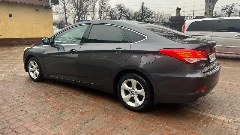 Hyundai i40 2013 год 2,0 бензин автомат пробег 220 тыс км обслужена не битая! климат подогревы камера состояние 🔥 цена 1 млн руб тел +79493153370 - фотография - 4