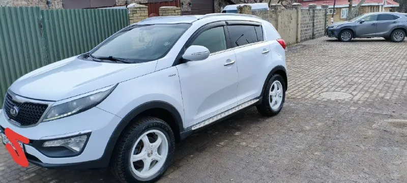 Продам kia sportage 3. Год выпуска 2013г. Акпп. Мотор 2.0. Пробег 196 тыс. Машина ездиет каждый день. Продажа в связи покупкой нового автомобиля. Я хозяин, владею авто 4 года. Замена масла каждые 7 тыс. Корейская сборка (объем заливаемого масла чуть больше чем в других сборках, а значит и двигатель будет ходить дольше). 2 комплекта резины + 2 комплекта титанов. Комплектация: фронтальные подушки, блокировка замков задних дверей, системы abs и ess, крепление кресел isofix / latch, электроусилитель руля, зеркала с обогревом и электроприводом, аудиосистема с cd, usb-выход, разъём aux, розетка 12v, подогрев сидений, система помощи при задней парковке, светодиодные ходовые огни, электрообогрев зоны стеклоочистителей, раздельный климат-контроль, круиз-контроль, мультифункциональный руль, регулируемая рулевая колонка, системы активной безопасности: hac, dbc, esc, vcm, bluetooth. Заменил - блины, пружины, аккумулятор, шаровые, амортизаторы вкруг, радиатор, цепь оригинал менял на
📞 Звоните: +7(949)4170993 - фотография - 2