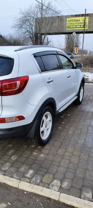 Продам kia sportage 3. Год выпуска 2013г. Акпп. Мотор 2.0. Пробег 196 тыс. Машина ездиет каждый день. Продажа в связи покупкой нового автомобиля. Я хозяин, владею авто 4 года. Замена масла каждые 7 тыс. Корейская сборка (объем заливаемого масла чуть больше чем в других сборках, а значит и двигатель будет ходить дольше). 2 комплекта резины + 2 комплекта титанов. Комплектация: фронтальные подушки, блокировка замков задних дверей, системы abs и ess, крепление кресел isofix / latch, электроусилитель руля, зеркала с обогревом и электроприводом, аудиосистема с cd, usb-выход, разъём aux, розетка 12v, подогрев сидений, система помощи при задней парковке, светодиодные ходовые огни, электрообогрев зоны стеклоочистителей, раздельный климат-контроль, круиз-контроль, мультифункциональный руль, регулируемая рулевая колонка, системы активной безопасности: hac, dbc, esc, vcm, bluetooth. Заменил - блины, пружины, аккумулятор, шаровые, амортизаторы вкруг, радиатор, цепь оригинал менял на
📞 Звоните: +7(949)4170993 - фотография - 3