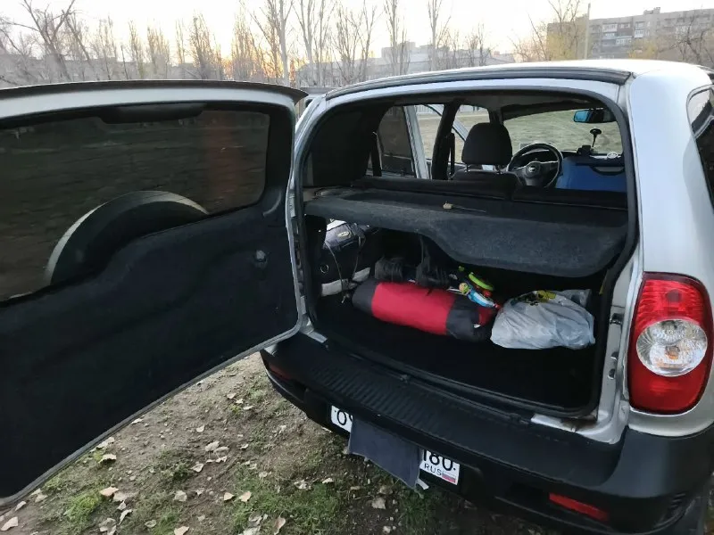 Chevrolet нива, 2011 год, 124к пробег, кондиционер, чехлы экокожа. кпп, мосты, раздатка, двигатель обслужены. подвеска обслужена, новое сцепление. передние тормоза новые. масло от замены до замены (каждые 8 тыс. ). основной свет и птф led, колеса зима 16r на штампах. цена 650 торг у капота. в лс или 79493054746 енакиево 📞 звоните: +7(949)3054746 - фотография - 3