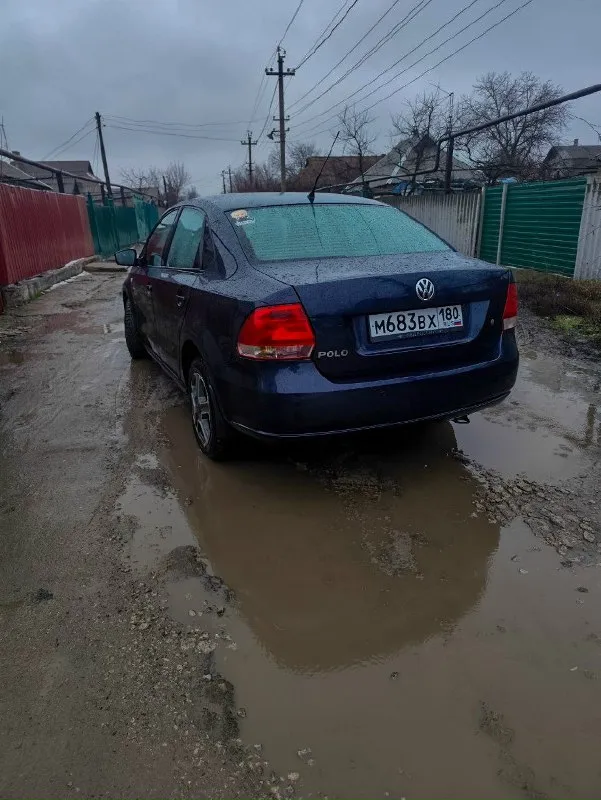 Продажа от собственника volkswagen polo 2012 год, двигатель cfna 1.6 простой и лёгкий в обслуживании, коробка автомат, работает хорошо. жирная комплектация с климат контролем(что редкость), подогревом передних сидений, электростеклоподъемниками на 4 стекла. пробег на авто оригинальный не скрученный поэтому 286.000 км. на авто ездила жена, с ребёнком. во владении 2 года, машина обслуживалась всегда вовремя замена масла и фильтров каждые 6-7 тысяч километров, недавно заменено: масло в акпп около 10 тысяч назад со снятием поддона, заменена была задняя балка, заменено лобовое стекло, да и так много чего делалось по машине. родной окрас. без дтп. на ходу каждый день, кондей работает, печка греет. установлена сигнализация с автозапуском, 2 ключа. цена 810.000 руб. в придачу отдам новые диски (ifree апероль) с летней резиной. + комплект для установки с неё же. небольшой торг на бензин. кому дорого покупайте со скрученным пробегом😉на смотрины не выезжаю, любые проверки пров 📞 звоните: +7(949)0044586 - фотография - 1