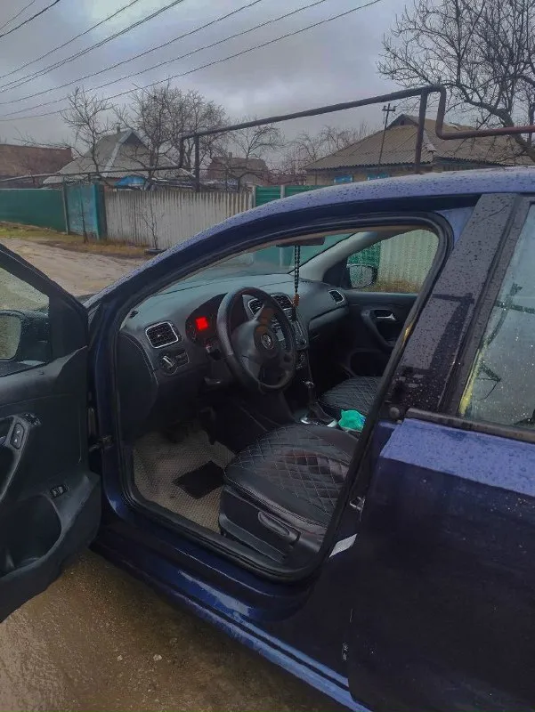 Продажа от собственника volkswagen polo 2012 год, двигатель cfna 1.6 простой и лёгкий в обслуживании, коробка автомат, работает хорошо. жирная комплектация с климат контролем(что редкость), подогревом передних сидений, электростеклоподъемниками на 4 стекла. пробег на авто оригинальный не скрученный поэтому 286.000 км. на авто ездила жена, с ребёнком. во владении 2 года, машина обслуживалась всегда вовремя замена масла и фильтров каждые 6-7 тысяч километров, недавно заменено: масло в акпп около 10 тысяч назад со снятием поддона, заменена была задняя балка, заменено лобовое стекло, да и так много чего делалось по машине. родной окрас. без дтп. на ходу каждый день, кондей работает, печка греет. установлена сигнализация с автозапуском, 2 ключа. цена 810.000 руб. в придачу отдам новые диски (ifree апероль) с летней резиной. + комплект для установки с неё же. небольшой торг на бензин. кому дорого покупайте со скрученным пробегом😉на смотрины не выезжаю, любые проверки пров 📞 звоните: +7(949)0044586 - фотография - 2