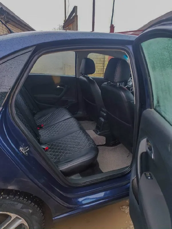 Продажа от собственника volkswagen polo 2012 год, двигатель cfna 1.6 простой и лёгкий в обслуживании, коробка автомат, работает хорошо. жирная комплектация с климат контролем(что редкость), подогревом передних сидений, электростеклоподъемниками на 4 стекла. пробег на авто оригинальный не скрученный поэтому 286.000 км. на авто ездила жена, с ребёнком. во владении 2 года, машина обслуживалась всегда вовремя замена масла и фильтров каждые 6-7 тысяч километров, недавно заменено: масло в акпп около 10 тысяч назад со снятием поддона, заменена была задняя балка, заменено лобовое стекло, да и так много чего делалось по машине. родной окрас. без дтп. на ходу каждый день, кондей работает, печка греет. установлена сигнализация с автозапуском, 2 ключа. цена 810.000 руб. в придачу отдам новые диски (ifree апероль) с летней резиной. + комплект для установки с неё же. небольшой торг на бензин. кому дорого покупайте со скрученным пробегом😉на смотрины не выезжаю, любые проверки пров 📞 звоните: +7(949)0044586 - фотография - 3