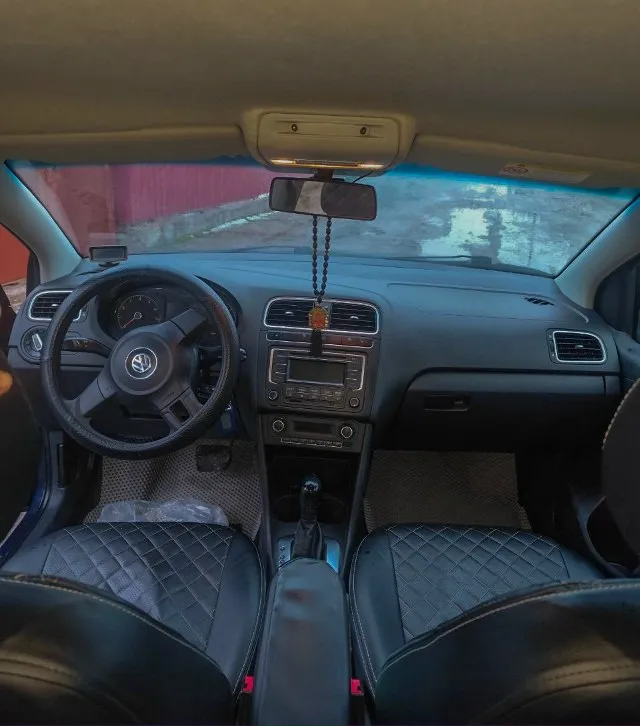 Продажа от собственника volkswagen polo 2012 год, двигатель cfna 1.6 простой и лёгкий в обслуживании, коробка автомат, работает хорошо. жирная комплектация с климат контролем(что редкость), подогревом передних сидений, электростеклоподъемниками на 4 стекла. пробег на авто оригинальный не скрученный поэтому 286.000 км. на авто ездила жена, с ребёнком. во владении 2 года, машина обслуживалась всегда вовремя замена масла и фильтров каждые 6-7 тысяч километров, недавно заменено: масло в акпп около 10 тысяч назад со снятием поддона, заменена была задняя балка, заменено лобовое стекло, да и так много чего делалось по машине. родной окрас. без дтп. на ходу каждый день, кондей работает, печка греет. установлена сигнализация с автозапуском, 2 ключа. цена 810.000 руб. в придачу отдам новые диски (ifree апероль) с летней резиной. + комплект для установки с неё же. небольшой торг на бензин. кому дорого покупайте со скрученным пробегом😉на смотрины не выезжаю, любые проверки пров 📞 звоните: +7(949)0044586 - фотография - 4