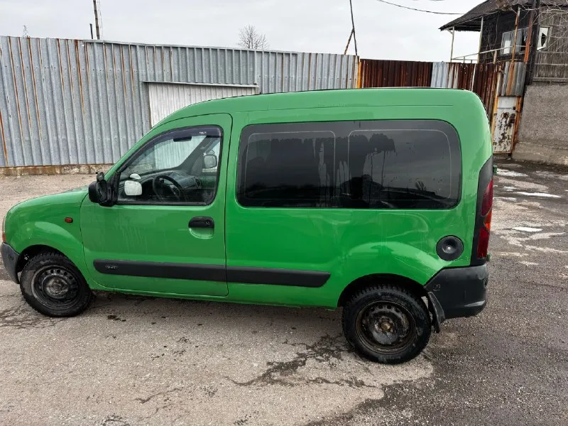 Продам renault kangoo 🔹год выпуска: 2001 🔹пробег: 313 тыс 🔹двигатель: 1.9 tdi (с турбиной ) 🔹коробка передач: механика 🔹привод: передний в продаже renault кенго, машина в рабочем состоянии, не использовалась в коммерческий целях, двигатель работает отлично, кпп в норме, ходовка перебрана ( новые шаровые, новая полуось справа, новый левый шрус, поменяны опоры стойки амортизатора, поменяны сайлент блоки рычагов, новые рулевые тяги ) на 300 тыс была заменена турбина, стартер, ремень грм, ролики, так же были заменены сайлент блоки задней балки, по кузову есть небольшая вмятина(видно на фото), установлен предпусковой подогрев тосола, поменяно масло-фильтра 300 км назад, любые переоформления (я собственник) все остальные вопросы по телефону 📲 +79493286822 евгений машина находится в горловке цена 360 тыс рублей (небольшой торг) 📞 звоните: +7(949)3286822 - фотография - 3