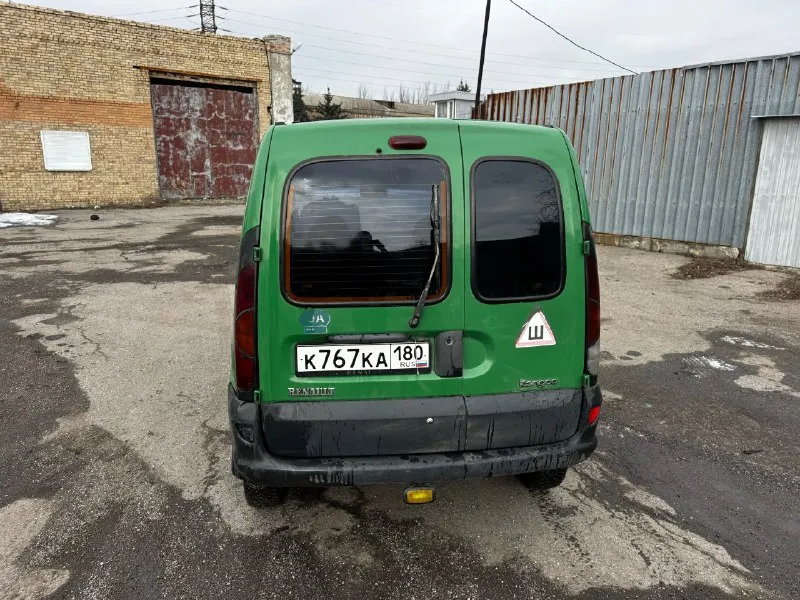 Продам renault kangoo 🔹год выпуска: 2001 🔹пробег: 313 тыс 🔹двигатель: 1.9 tdi (с турбиной ) 🔹коробка передач: механика 🔹привод: передний в продаже renault кенго, машина в рабочем состоянии, не использовалась в коммерческий целях, двигатель работает отлично, кпп в норме, ходовка перебрана ( новые шаровые, новая полуось справа, новый левый шрус, поменяны опоры стойки амортизатора, поменяны сайлент блоки рычагов, новые рулевые тяги ) на 300 тыс была заменена турбина, стартер, ремень грм, ролики, так же были заменены сайлент блоки задней балки, по кузову есть небольшая вмятина(видно на фото), установлен предпусковой подогрев тосола, поменяно масло-фильтра 300 км назад, любые переоформления (я собственник) все остальные вопросы по телефону 📲 +79493286822 евгений машина находится в горловке цена 360 тыс рублей (небольшой торг) 📞 звоните: +7(949)3286822 - фотография - 5