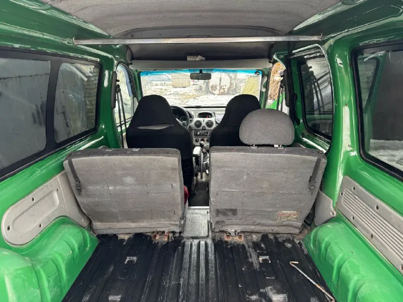 Продам renault kangoo 🔹год выпуска: 2001 🔹пробег: 313 тыс 🔹двигатель: 1.9 tdi (с турбиной ) 🔹коробка передач: механика 🔹привод: передний в продаже renault кенго, машина в рабочем состоянии, не использовалась в коммерческий целях, двигатель работает отлично, кпп в норме, ходовка перебрана ( новые шаровые, новая полуось справа, новый левый шрус, поменяны опоры стойки амортизатора, поменяны сайлент блоки рычагов, новые рулевые тяги ) на 300 тыс была заменена турбина, стартер, ремень грм, ролики, так же были заменены сайлент блоки задней балки, по кузову есть небольшая вмятина(видно на фото), установлен предпусковой подогрев тосола, поменяно масло-фильтра 300 км назад, любые переоформления (я собственник) все остальные вопросы по телефону 📲 +79493286822 евгений машина находится в горловке цена 360 тыс рублей (небольшой торг) 📞 звоните: +7(949)3286822 - фотография - 6