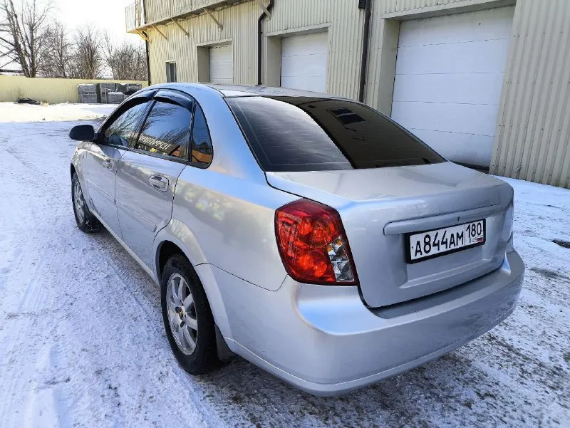 Chevrolet лачетти 1.6 мт. 2006г. пробег 198т. ✔️ установлено 4го. поколения. ✔️мотор на 5+ тянет отлично без масложора❗ ✔️ коробка плавно, все передачи на месте. ✔️по технике всё на 5+ ничего не гремит не стучит доедет куда угодно. ✔️кузов для своих лет в достойном состоянии на фото видно. дно пороги в идеальном состоянии (по запросу видео) ✔️чисты ухоженный салон🚭🚯 ✔️ комплектация :гур, кондиционер ❄️ 4эл. стеклоподъёмника, абс, аирбег, подогрев зеркал, заднего стела и тд. . ✔️стоит новая оптика + новые туманки. свет отличный 👆 ✔️стоит хорошая музыка (было выложено 80000₽) ✔️на данный момент автомобиль без вложений сел и уехал за горизонт. 💰с музыкой 580000₽ без саба и двух усилков 530000₽ автомобиль стоит в гараже. г. горловка на смотрины не езжу ❗торг ☎️+7949-309-01-16 📞 звоните: +7(949)3090116 - фотография - 3