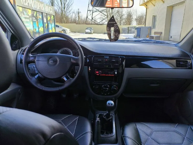 Chevrolet лачетти 1.6 мт. 2006г. пробег 198т. ✔️ установлено 4го. поколения. ✔️мотор на 5+ тянет отлично без масложора❗ ✔️ коробка плавно, все передачи на месте. ✔️по технике всё на 5+ ничего не гремит не стучит доедет куда угодно. ✔️кузов для своих лет в достойном состоянии на фото видно. дно пороги в идеальном состоянии (по запросу видео) ✔️чисты ухоженный салон🚭🚯 ✔️ комплектация :гур, кондиционер ❄️ 4эл. стеклоподъёмника, абс, аирбег, подогрев зеркал, заднего стела и тд. . ✔️стоит новая оптика + новые туманки. свет отличный 👆 ✔️стоит хорошая музыка (было выложено 80000₽) ✔️на данный момент автомобиль без вложений сел и уехал за горизонт. 💰с музыкой 580000₽ без саба и двух усилков 530000₽ автомобиль стоит в гараже. г. горловка на смотрины не езжу ❗торг ☎️+7949-309-01-16 📞 звоните: +7(949)3090116 - фотография - 6