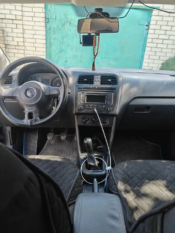 Продам volkswagen поло 2012 1.6 механика. состояние отличное, все работает, ничего не стучит. мотор не дымит, работает хорошо. кому нужен надёжный авто на каждый день с маленьким расходом звоните +79494213007 📞 звоните: +7(949)4213007 - фотография - 4