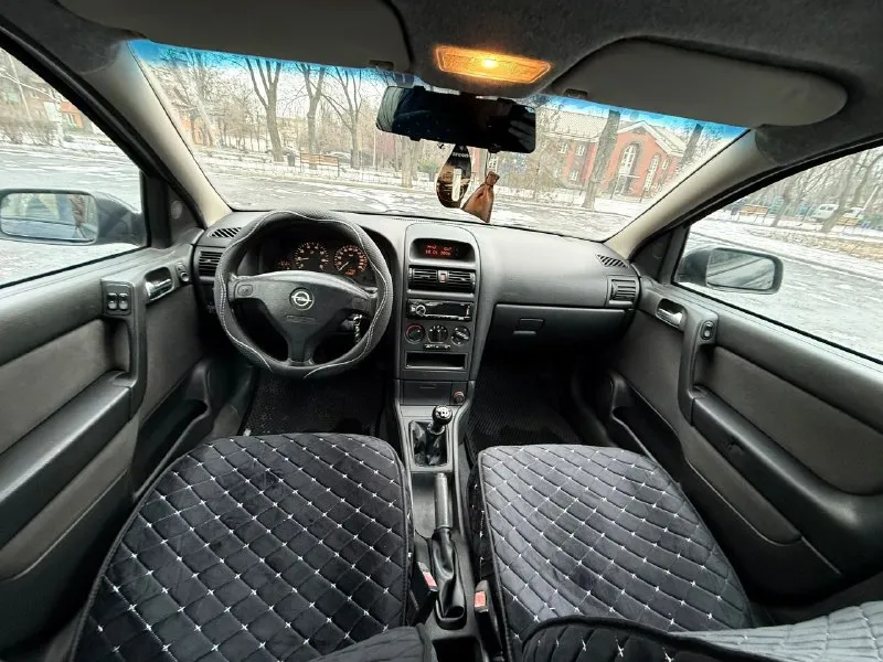 Продам опель астра в универсале, караван. мотор 16v масло не ест, не дымит, не троит. пробег 203000 родной (любые проверки) все стекла родные! комплектация передние эсп, гур, кондиционер обслужен этим летом, холодит отлично. по кузову выглядит отлично, не гнилой, есть небольшие моменты в силу возраста. документы в полном порядке, любое переоформление, тех осмотр пройден!!! собственник. цена 385000 г. харцызск +79494450187 - фотография - 6