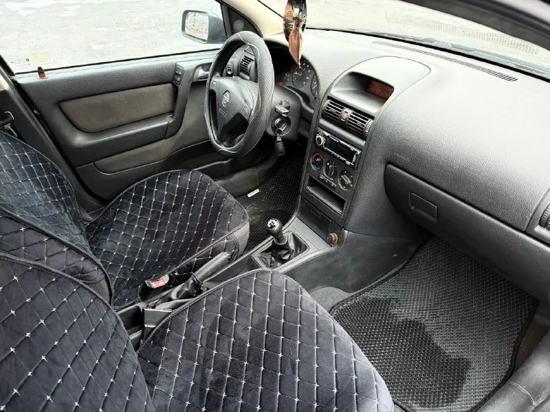 Продам опель астра в универсале, караван. мотор 16v масло не ест, не дымит, не троит. пробег 203000 родной (любые проверки) все стекла родные! комплектация передние эсп, гур, кондиционер обслужен этим летом, холодит отлично. по кузову выглядит отлично, не гнилой, есть небольшие моменты в силу возраста. документы в полном порядке, любое переоформление, тех осмотр пройден!!! собственник. цена 385000 г. харцызск +79494450187 - фотография - 7